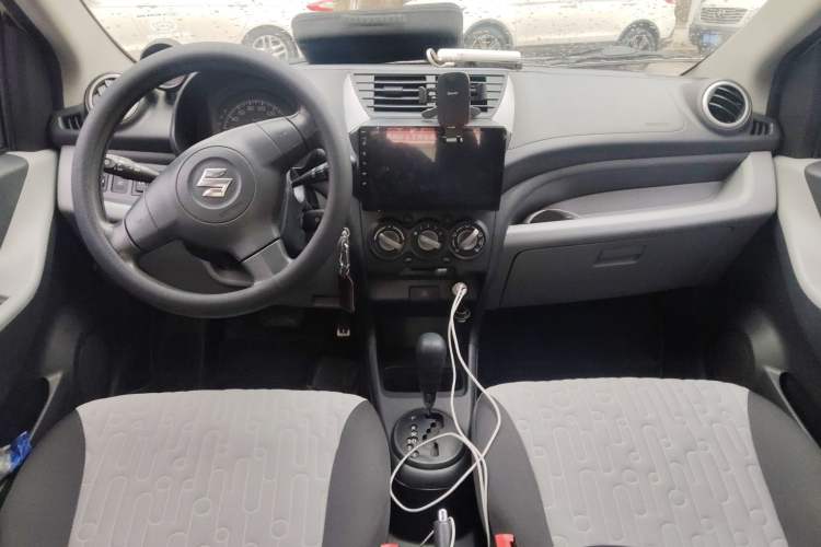 Used Suzuki Alto 2013 1.0L Automatic Luxury Model Center Console