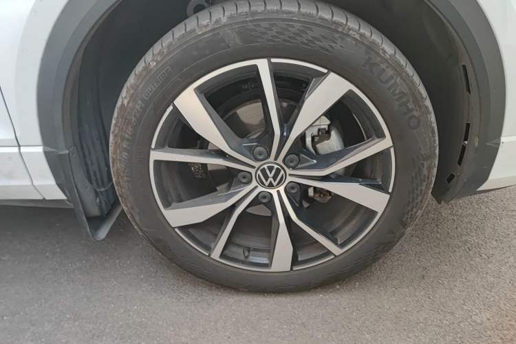 Used Volkswagen T-ROC 2024 300TSI DSG Two-Wheel-Drive Chen Guang Edition Right Front Wheel Hub