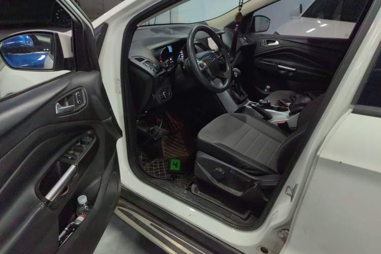 Used Ford Kuga 2013 1.6L GTDi Two-Wheel-Drive Comfort Model Driver Seat