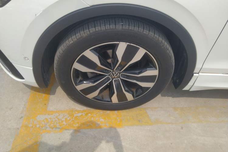 Used Volkswagen Tiguan L 2023 330TSI Automatic Two-Wheel Drive R-Line Flagship Edition Left Front Wheel Hub