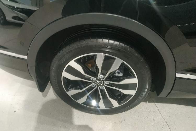 Used Volkswagen Tiguan L 2022 330TSI Automatic Two-Wheel Drive R-Line Enhanced Edition
