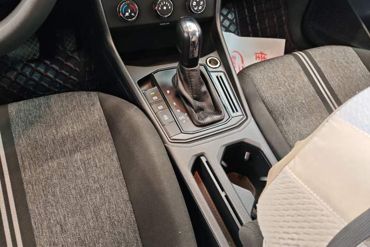 Used Volkswagen Lavida 2022 1.5L Automatic Fashion Edition Gear Lever