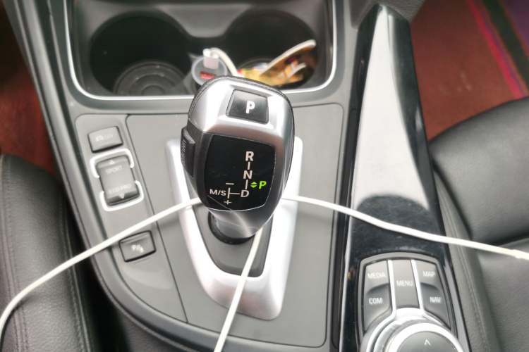 Used BMW 3 Series GT 2019 320i Sport Edition Gear Lever