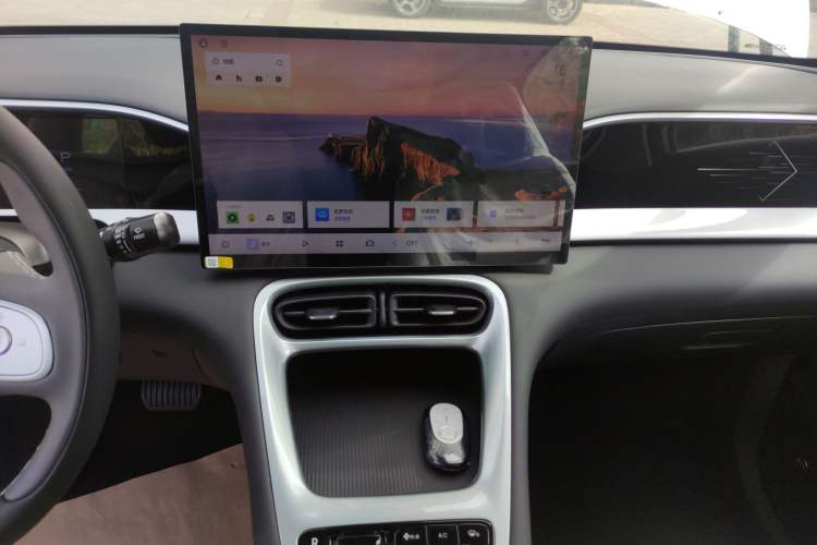 Used Geely Galaxy Geome 2026 Model 310km Dream Edition Audio And AC Panel