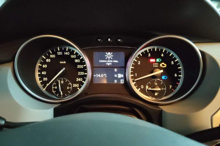 Used Mercedes-Benz R-Class 2011 R 300 L Business Model Instrument Cluster