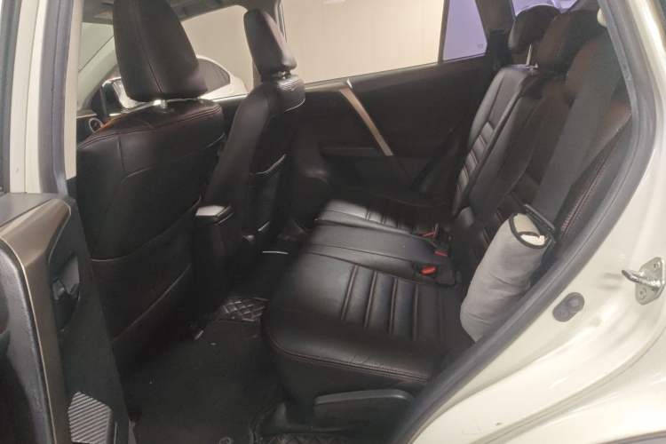 Used Toyota RAV4 2015 2.0L CVT Two-Wheel Drive Fashion Edition