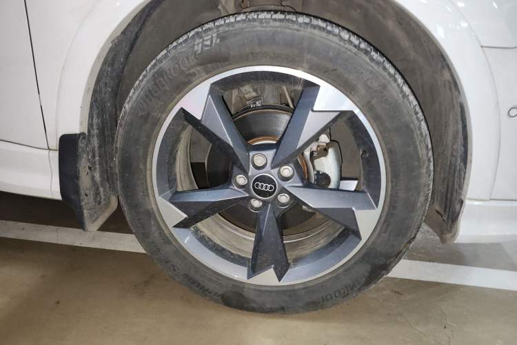 Used Audi Q3 2024 35 TFSI Fashion Dynamic Edition Right Front Wheel Hub