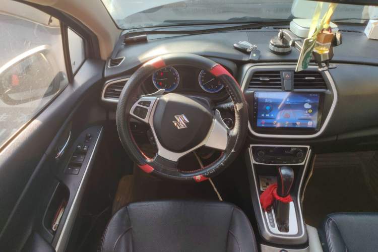 Used Suzuki S-Cross 2014 1.6L CVT Two-Wheel Drive Elite Version Steering Wheel