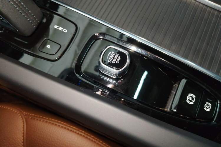 Used Volvo XC60 2022 B5 4x4 Zhiyi Luxury Edition