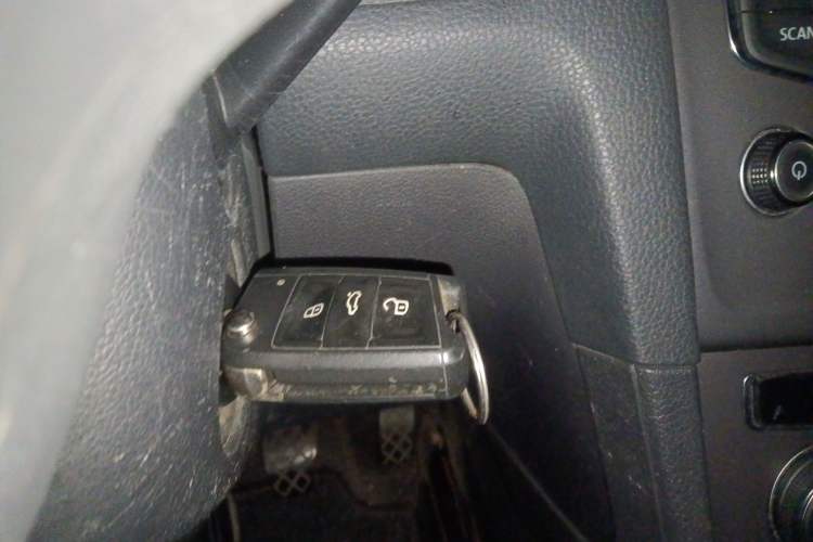 Used Volkswagen Golf 2015 1.6L Manual Fashion Edition
