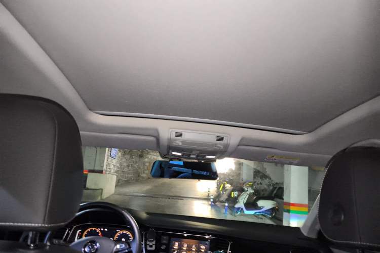 Used Volkswagen T-ROC 2019 280TSI DSG Two-Wheel Drive Comfort Version China VI Standard Headliner