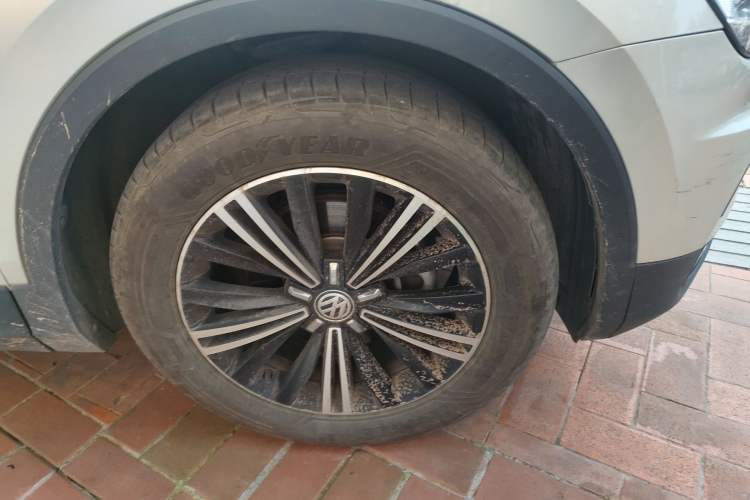 Used Volkswagen Tiguan L 2019 Revised Version 280TSI Automatic Two-Wheel Drive Panoramic Comfort Edition China VI Standard Right Front Wheel Hub