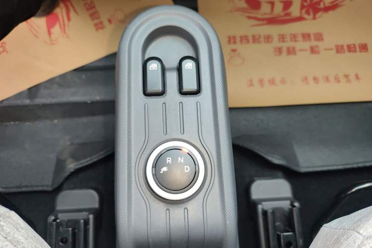 Used Wuling Hongguang MINIEV 2022 Macaron Premium Model – Lithium Iron Phosphate Gear Lever
