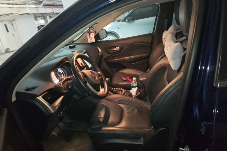 Used Jeep Cherokee 2017 2.4L Leading Smart Edition Left Front Seat