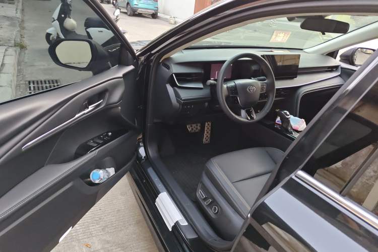 Used Toyota Camry 2026 Model Dual-Engine 2.0HSE Sport Lite Edition