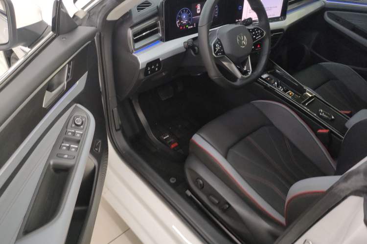 Used Volkswagen Lamando 2022 Lavida L 280TSI DSG Cool & Spicy Edition Driver Seat