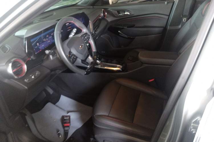 Used Chevrolet Seeker 2022 1.5T CVT RS Bee Wave Edition Left Front Seat