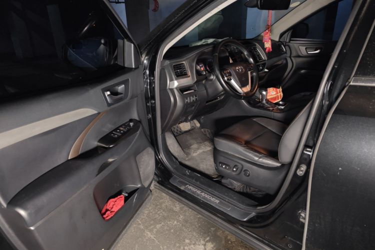 Used Toyota Highlander 2018 2.0T Four-Wheel Drive Luxury Edition 7 Seats China V Emission Standard
