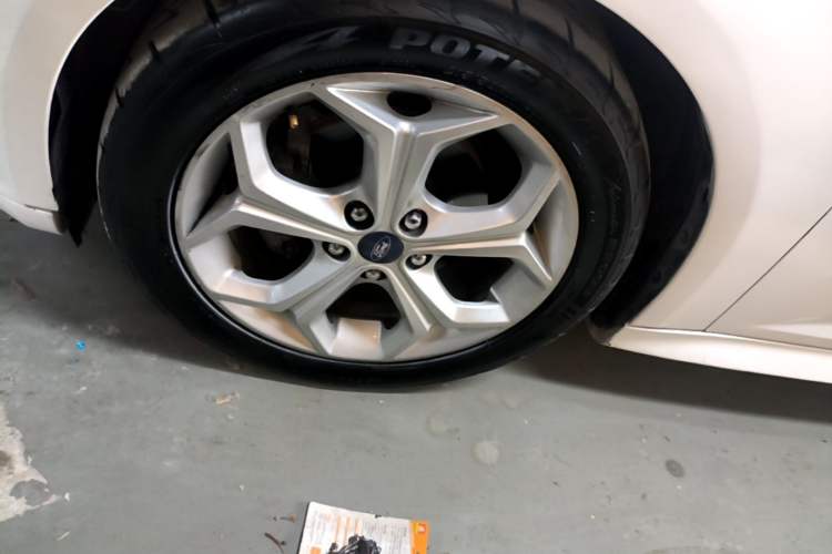 Ford Focus 2012 Hatchback 2.0L Manual Luxury Sport Model usado