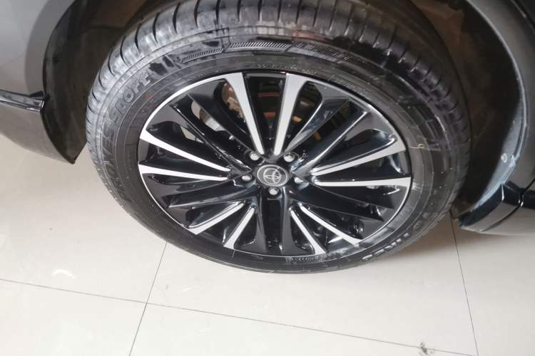 Used Toyota Venza 2023 2.5L Smart Electric Hybrid Dual-Drive Prestige Version Exterior 8