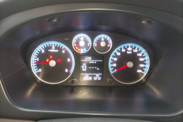 Used Foton Toano 2023 Joy Elephant Multi-Function 2.0T Manual Long-Wheelbase Mid-Roof Model with Single Rear Tire Available in 5/6/7/9-Seater Configurations
