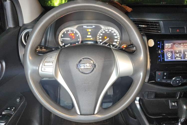 Used Nissan Terra 2018 2.5L Automatic 2WD Luxury Edition Steering Wheel