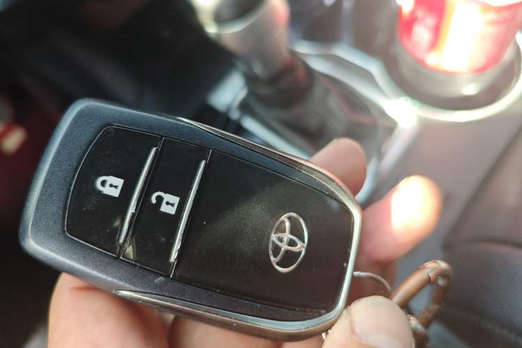 Used Toyota Highlander 2015 2.0T Four-Wheel Drive Luxury Edition 7-Seater Vehicle Key