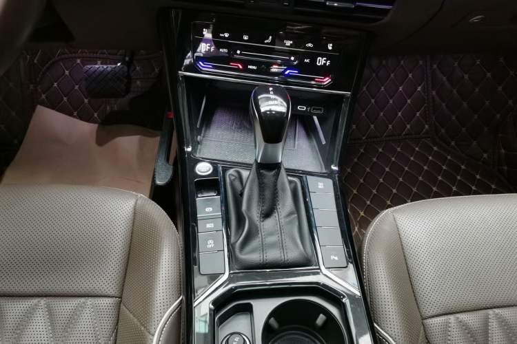 Used Volkswagen Passat 2020 330TSI Luxury Edition China VI