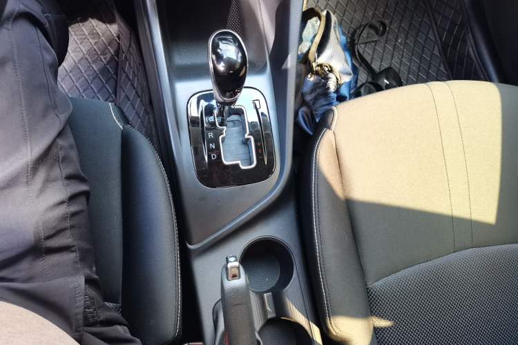 Used CHANGAN Alsvin 2019 1.5L DCT Comfort Model China VI Standard Gear Lever