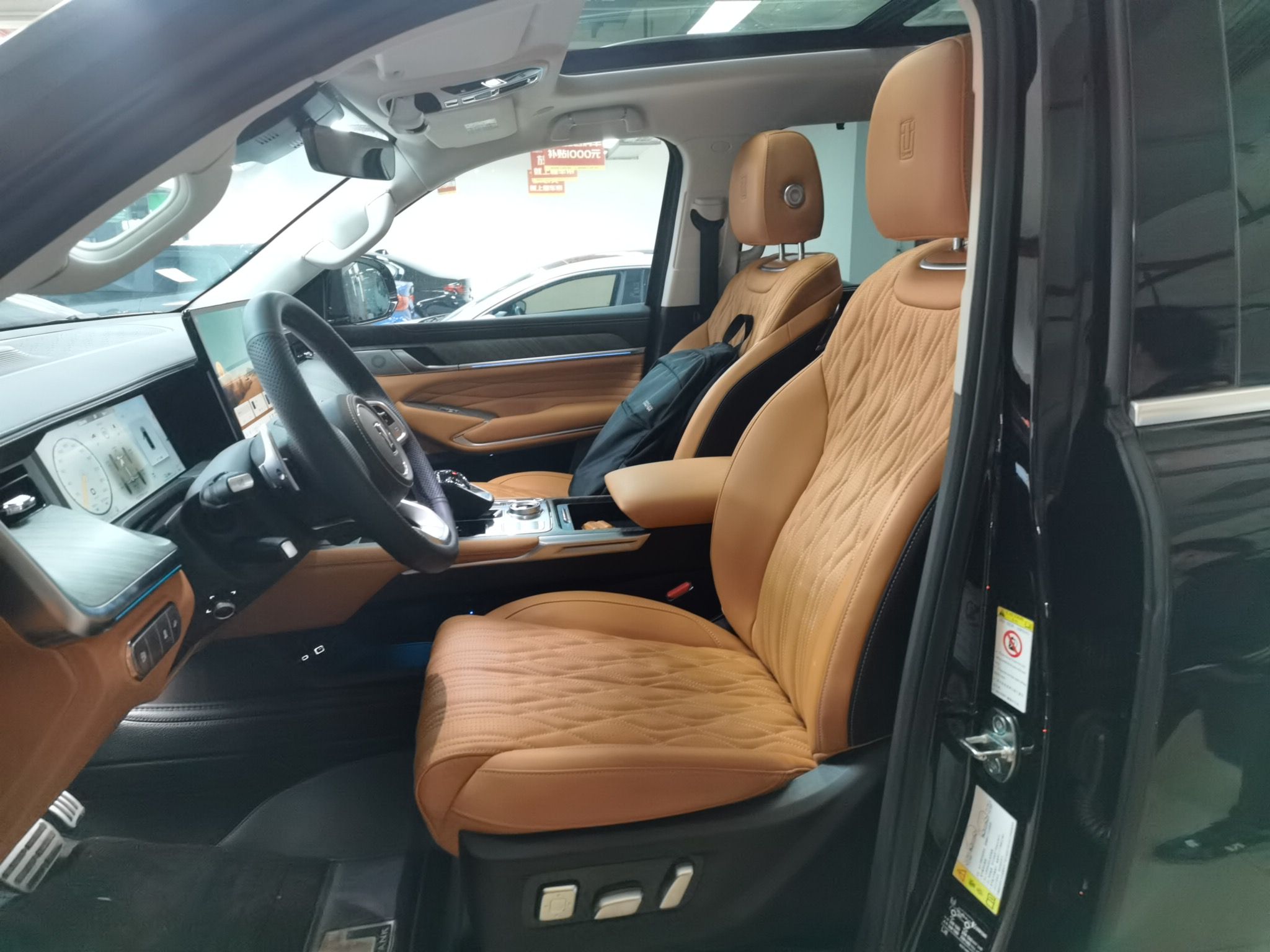 المقاعد الأمامية داخل السيارة