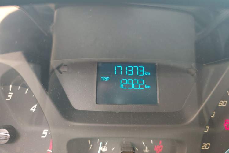 Used Ford Transit 2017 2.0T Diesel Multi-Function Commercial Vehicle Mid-Drive Mid-Roof China V Standard Odometer Close Up