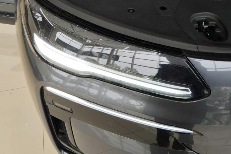 Used Denza N9 2025 Flagship Model Right Front Headlight