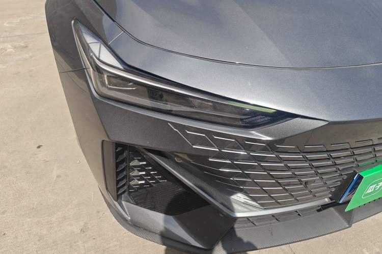 Used CHANGAN UNI-V 2022 1.5T Prestige Version Right Front Headlight