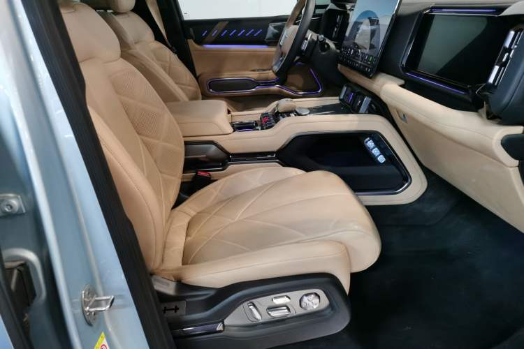 Used Formula Leopard Leopard 8 2025 Smart & Brave Flagship Edition 7 Seats