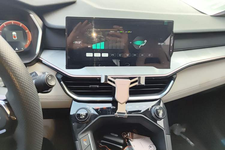 Used Lynk & Co 06 2021 1.5T Shero Pink Special Edition