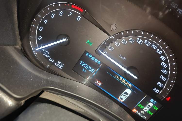 Used Cadillac ATS-L 2017 28T Tech Edition Odometer Close Up