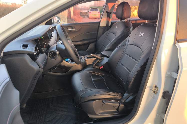 Used Roewe i5 2023 1.5L Manual Comfort Edition
