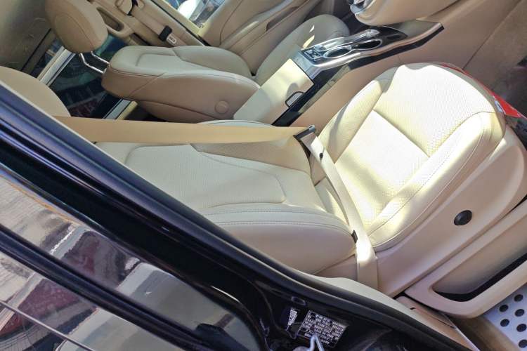 Used Mercedes-Benz V-Class 2018 V 260 Avantgarde Edition China VI Right Front Seat