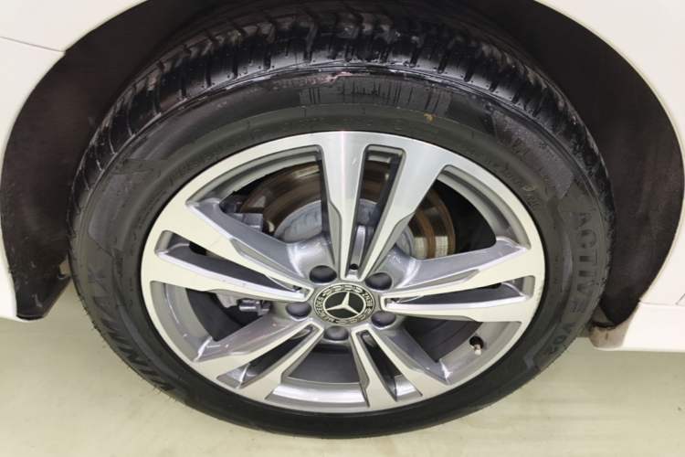 Used Mercedes-Benz C-Class 2018 C 200 L Sport Edition Right Rear Wheel Hub