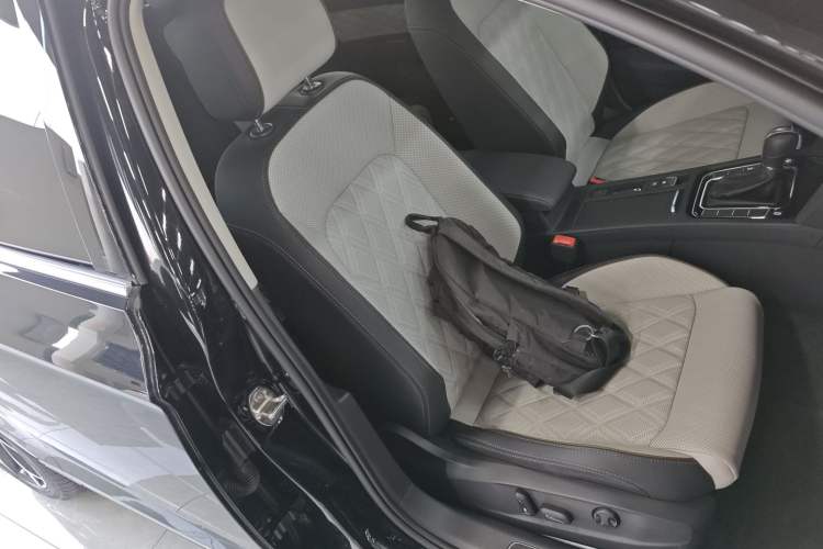 Used Volkswagen Magotan 2023 2 Million Units Commemorative Edition 330TSI DSG Luxury Version