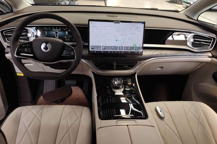 Used Denza D9 2024 DM-i 970 Luxury Model
