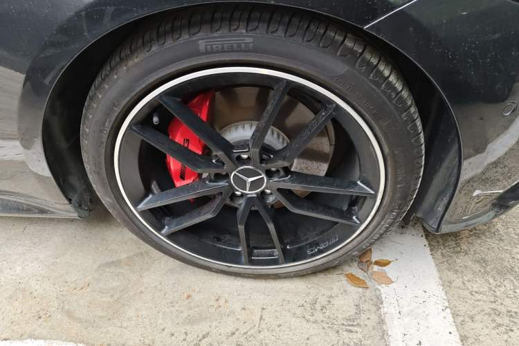 Used Mercedes-Benz CLS 2018 CLS 300 Dynamic Edition Right Front Wheel Hub