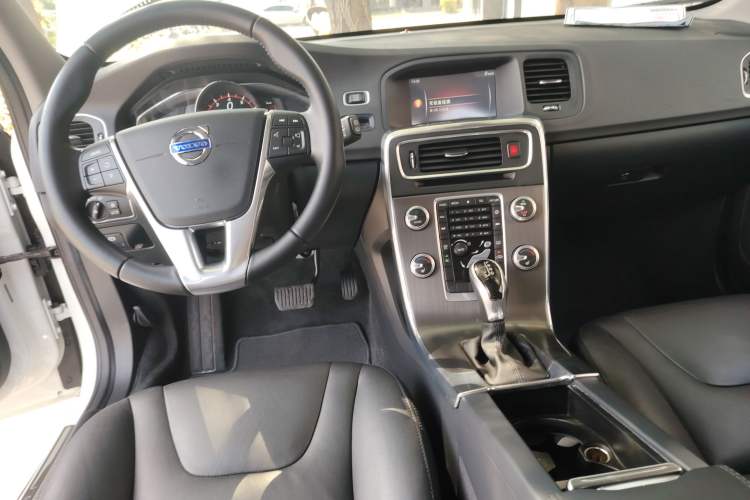 Used Volvo V60 2016 T5 Zhiyi Edition