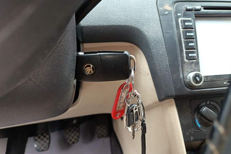 Used Skoda Rapid 2013 1.6L Manual Smart Selection Model
