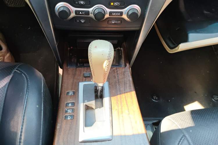 Used Nissan Teana 2009 Duke 2.5L XV VIP Deluxe Edition Gear Lever