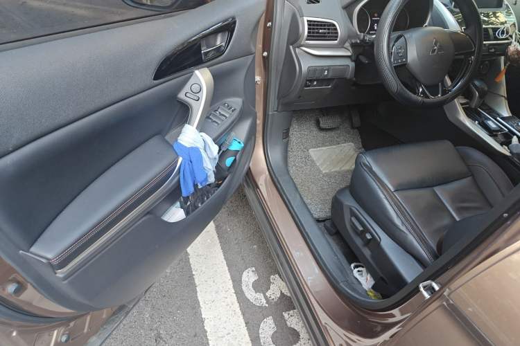 Used Mitsubishi Eclipse Cross 2019 1.5T CVT Two-Wheel Drive Dream Edition China VI Standard
