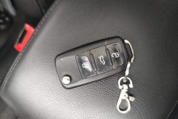 Used Volkswagen Tiguan 2015 1.8TSI Automatic Two-Wheel Drive Luxury Model Vehicle Key