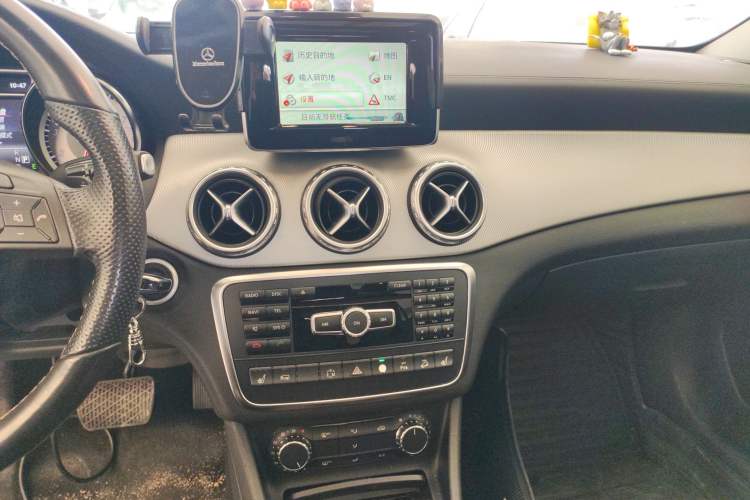 Used Mercedes-Benz GLA 2015 GLA 220 4MATIC Luxury Model Audio And AC Panel