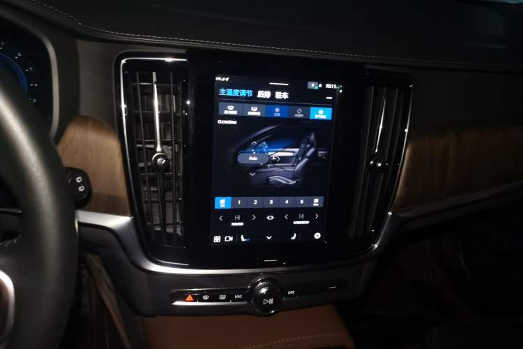 Used Volvo V90 2022 Cross Country B5 AWD Prestige Edition
