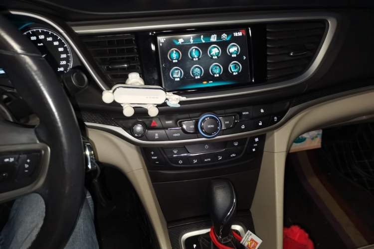 Used Buick GT 2019 15T Dual-Clutch Connected Elite Model China VI Audio And AC Panel